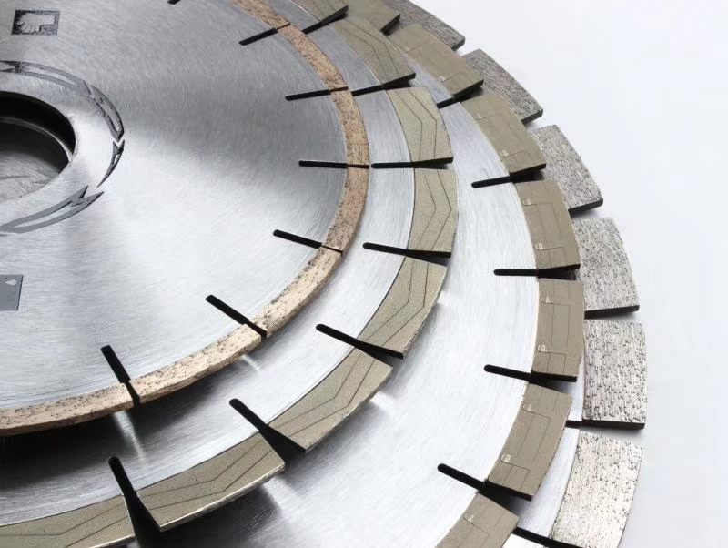 Diamond saw blade segments